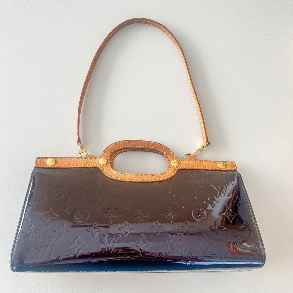 Luxurious Louis Vuitton Amarante Monogram Vernis Roxbury Drive Bag